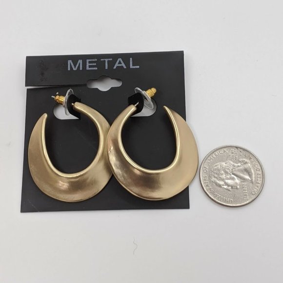 3 For 20 Chunky Matte Gold Tone Hoop Earrings NWT - Picture 2 of 5
